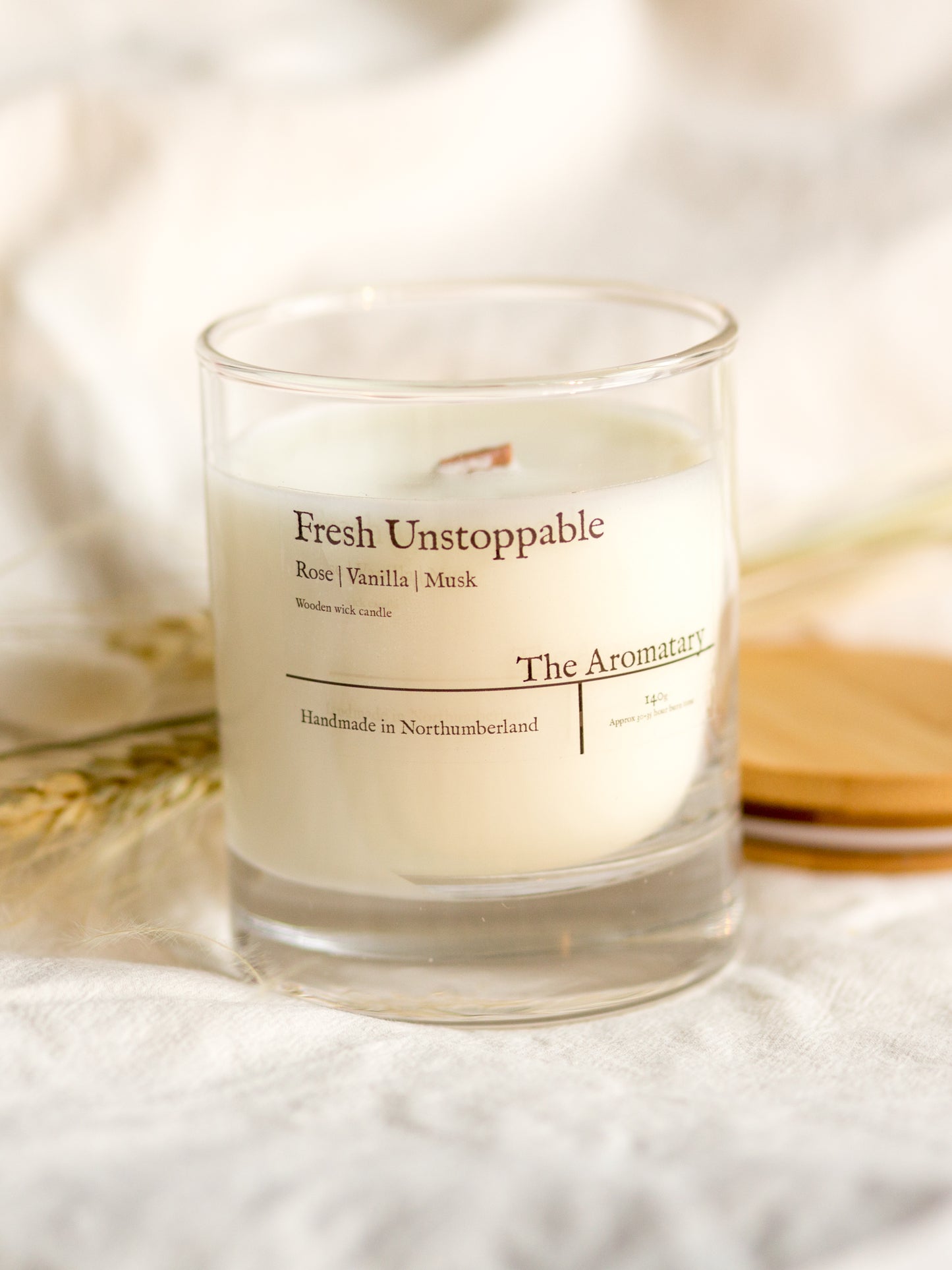 Fresh Unstoppable classic wooden wick candle